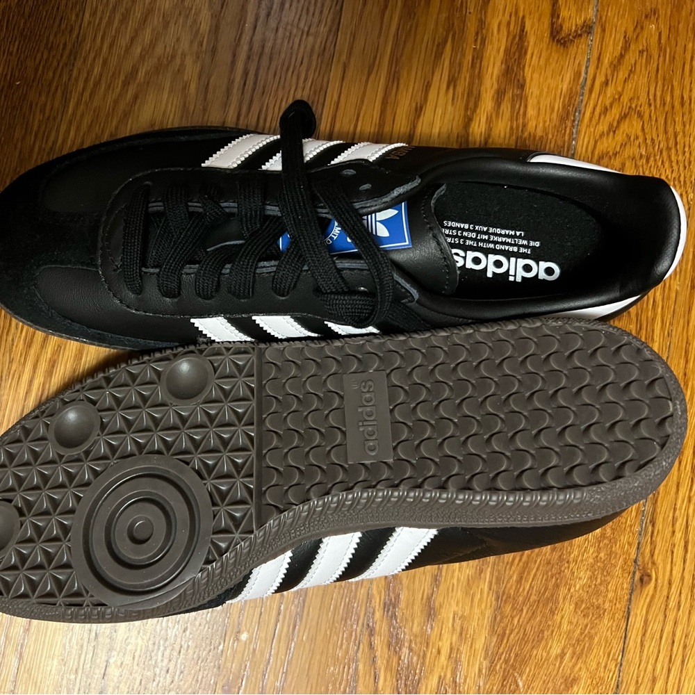 Adidas Samba’s in box brand new never worn size 6 1/2 mens.